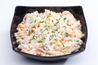 Tricolore Nudel-Schinkensalat